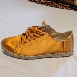 EUC Toms Gold Espadrille Sneakers Size 6W